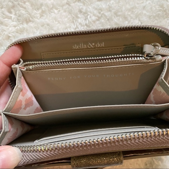 Stella & Dot Madison Tech (Phone) Wallet in Brushed Metallic - Picture 2 of 4